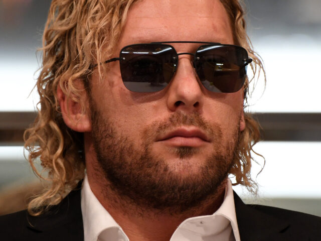 Kenny Omega comenta en las redes sociales que los fanáticos absudieron