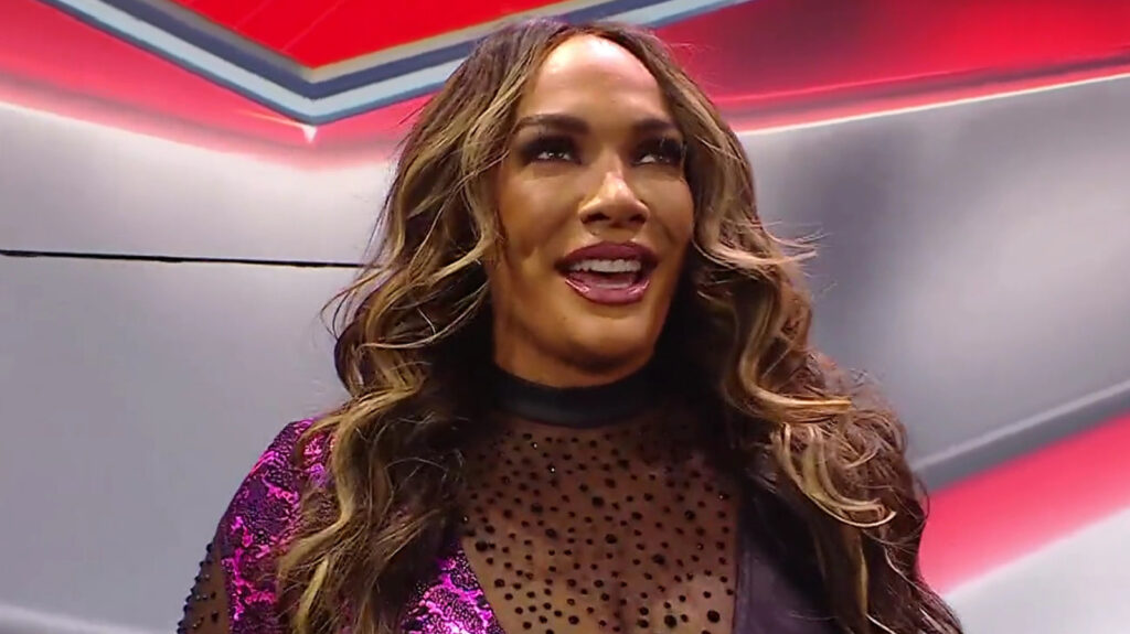 Detalles detrás del escenario sobre la firma de Nia Jax de un nuevo