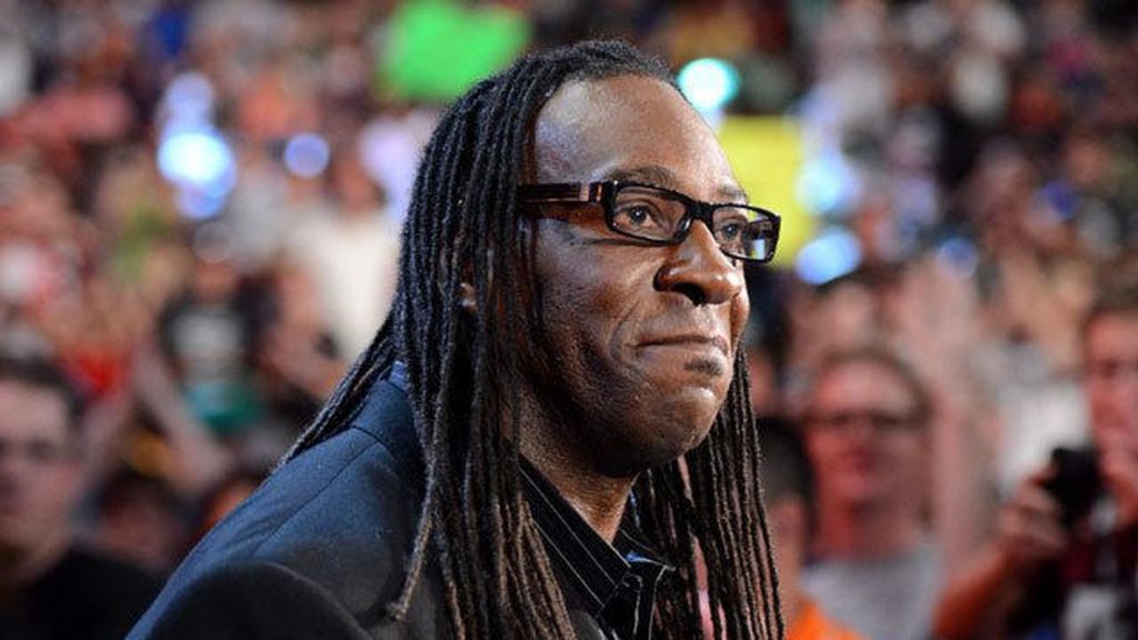 El miembro del Salón de la Fama de la WWE Booker T le da crédito a