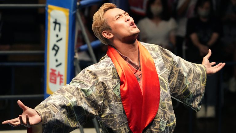 El ex campeón mundial IWGP Kazuchika Okada se separa de New Japan Pro