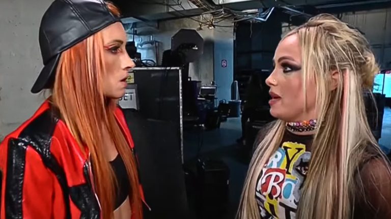 Becky Lynch se pone en el lugar de Liv Morgan después de la cruda