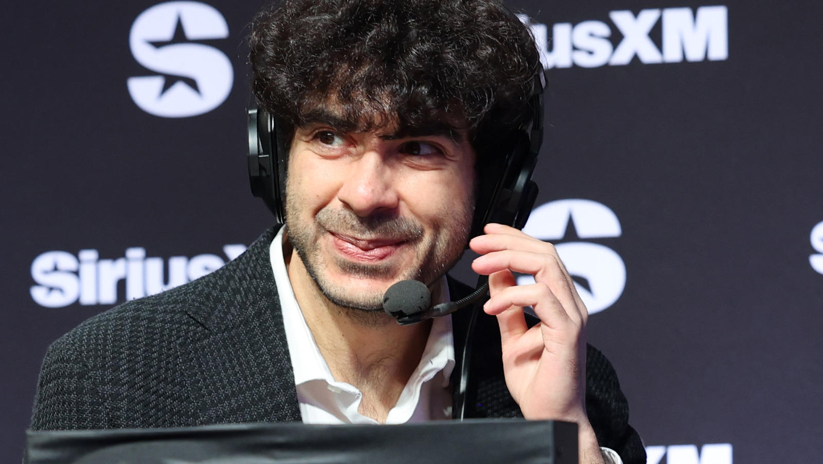 Tony Khan responde a los rumores de que AEW está considerando un