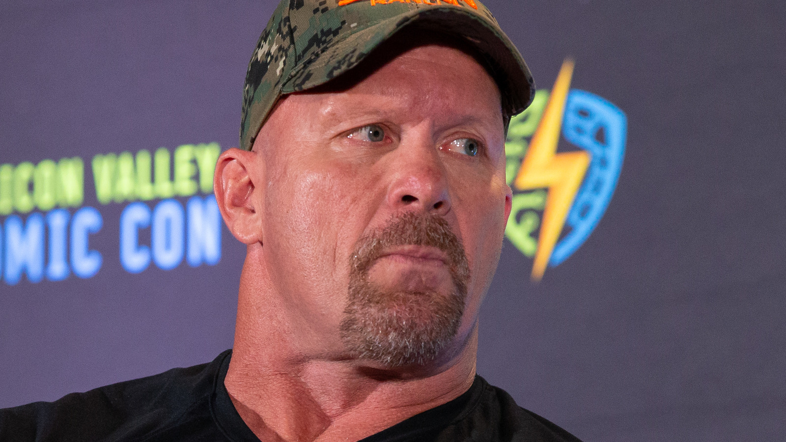 El miembro del Salón de la Fama de la WWE es escéptico de los rumores de luchas de WrestleMania que involucran a The Rock y Steve Austin