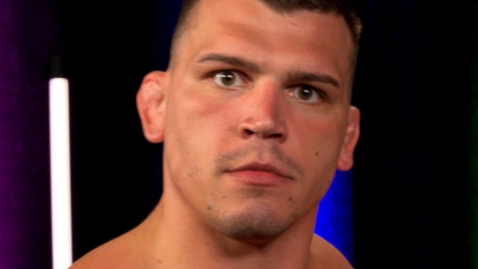 La estrella del roster principal de WWE embosca a los hermanos Creed en NXT