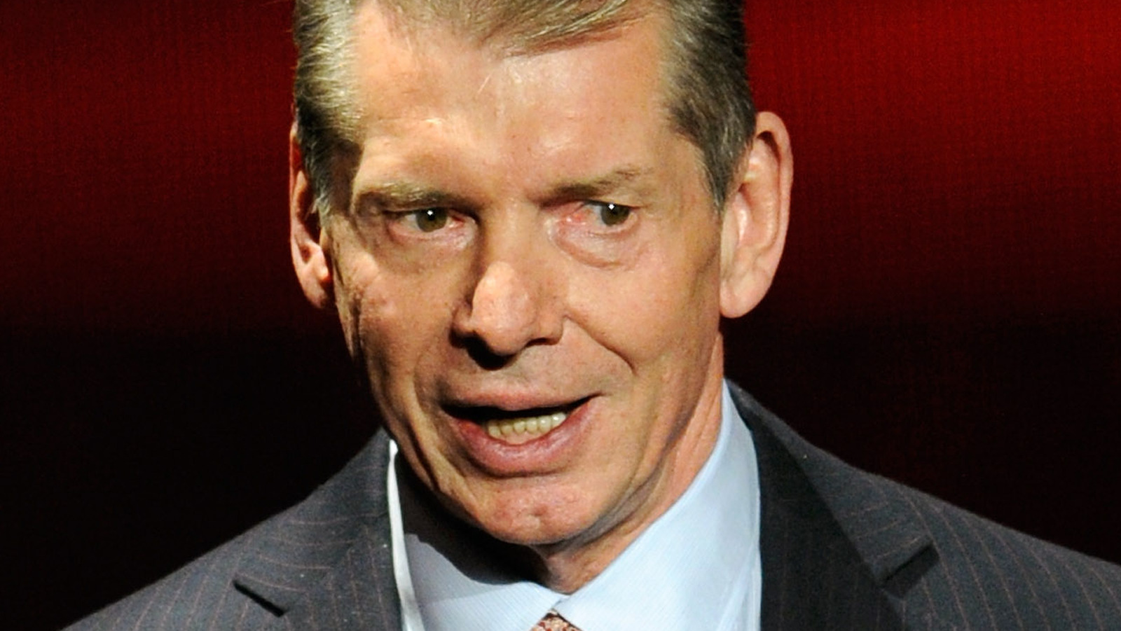 Vince McMahon anuncia su intención de regresar a la WWE y buscar una venta
