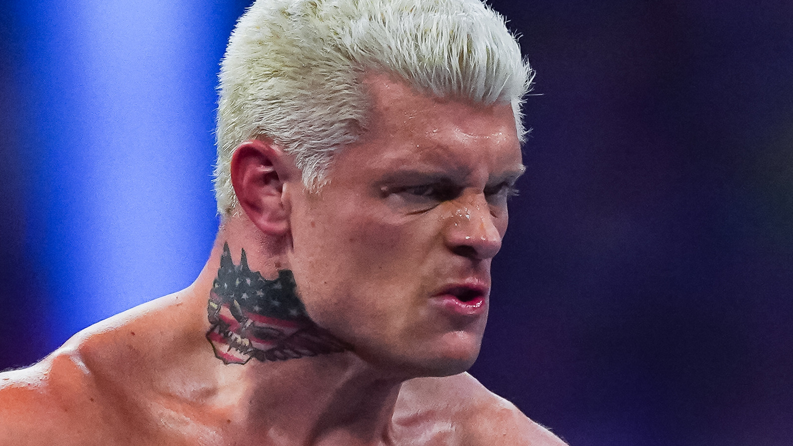 Cody Rhodes se dirige a WWE SmackDown para el primer enfrentamiento con Roman Reigns