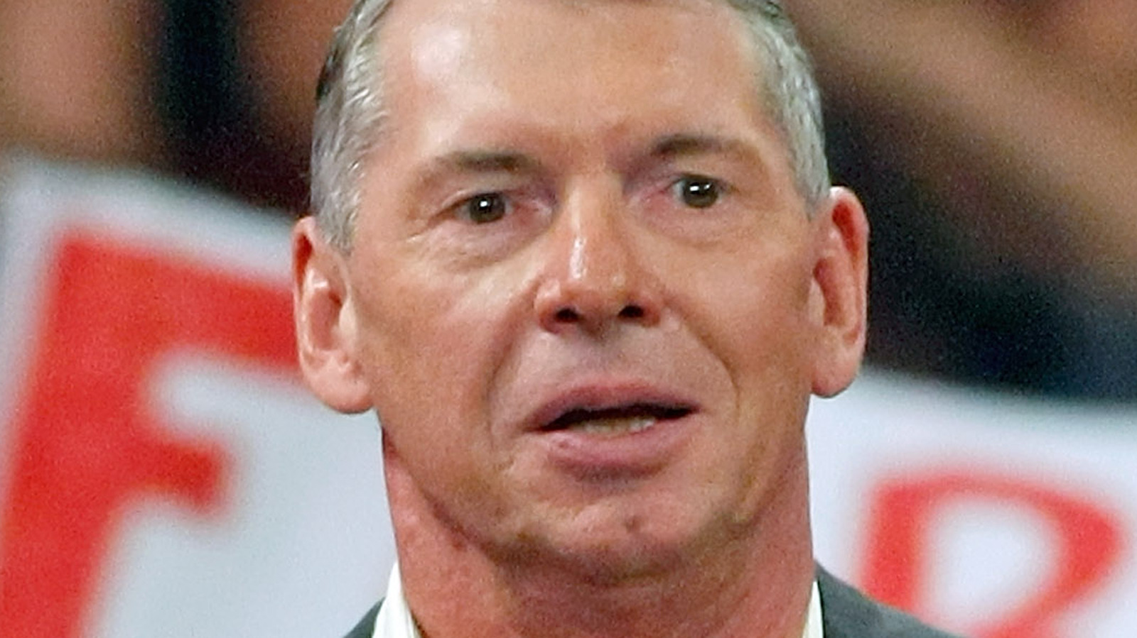 Earl Hebner recuerda cómo Vince McMahon lo trajo a la WWE