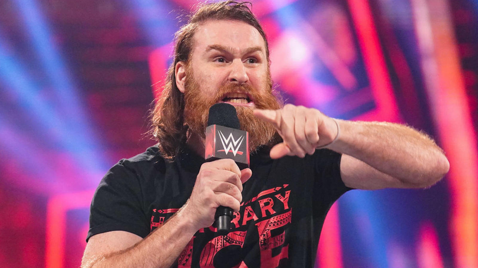 Según los informes, WWE tiene planes para la camiseta rota de Sami Zayn 'Honorary Uce'
