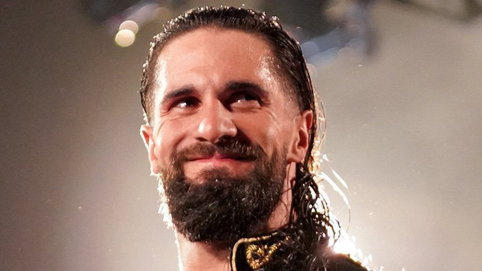 Seth Rollins aborda la percepción de que el vestuario de la WWE es 'cortado'