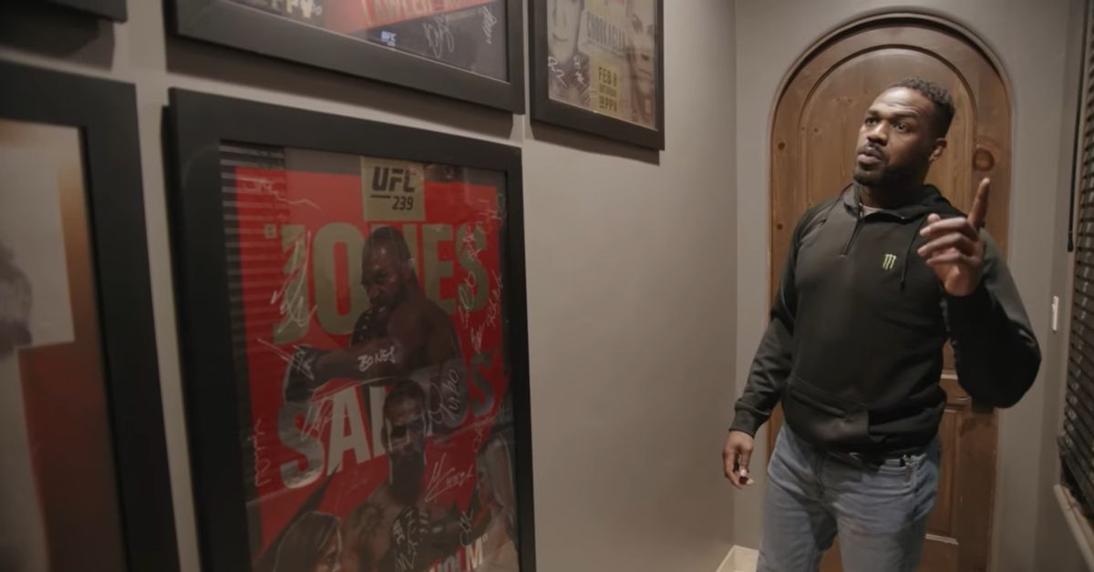 UFC 285 Embedded, Episodio 1: Jon Jones muestra recuerdos de la 'cueva del hombre'