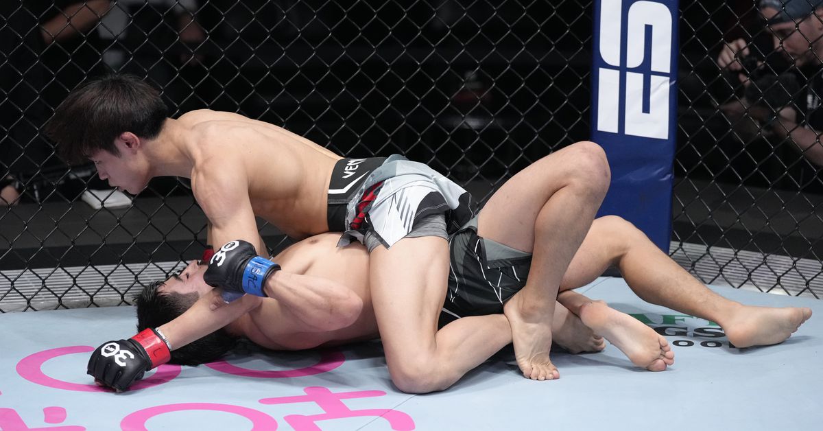 Video de UFC Vegas 68: Tatsuro Taira golpea a Jesús Santos Aguilar con barra triangular en el primer lugar