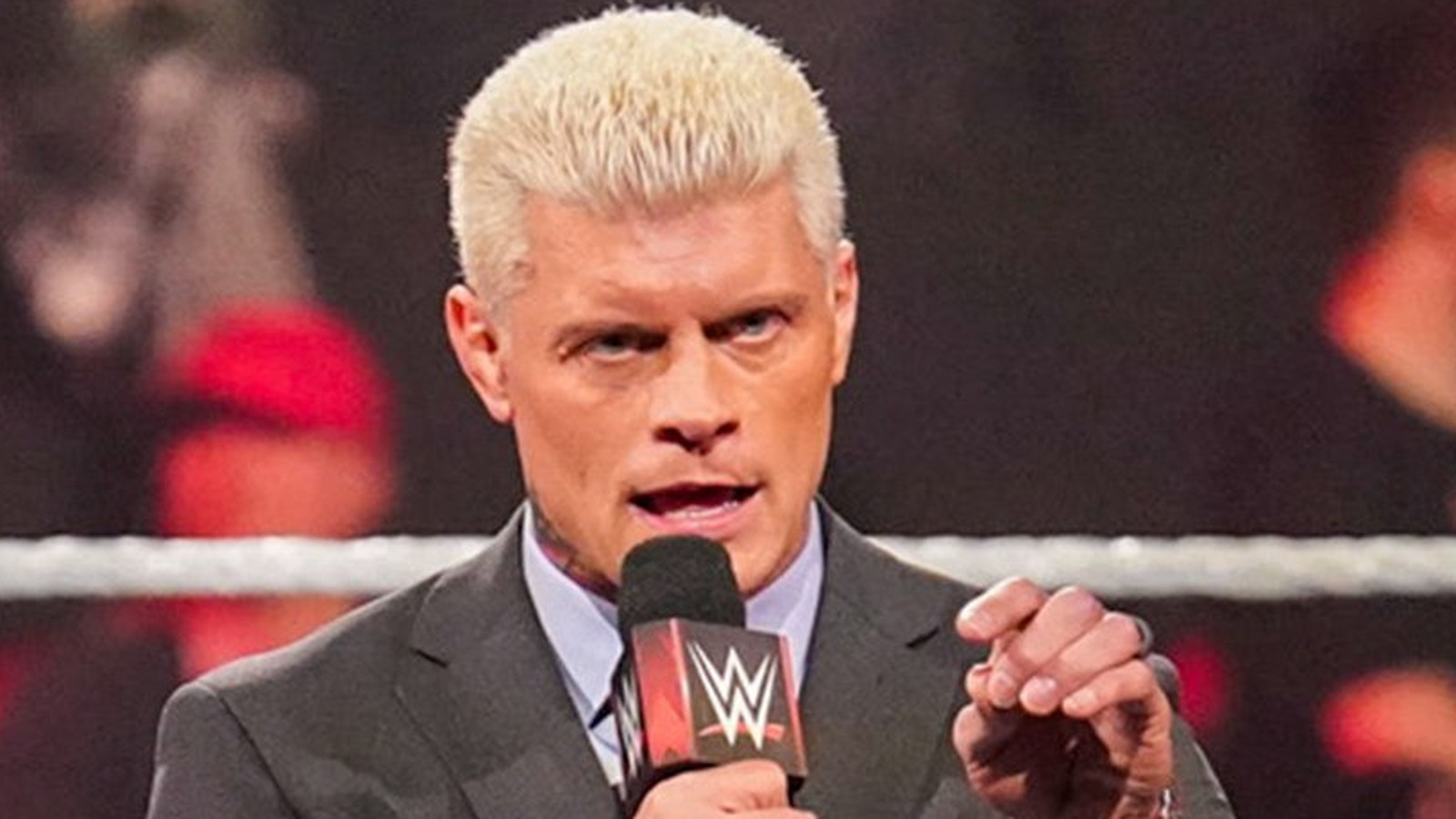 Cody Rhodes desafía a LA Knight a un combate en WWE Raw Tonight