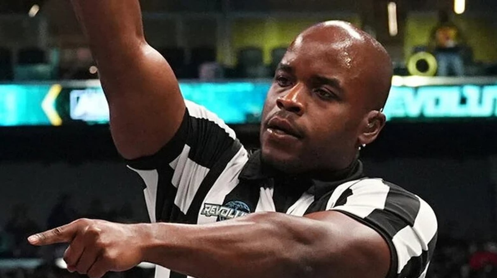 El árbitro de AEW, Stephon Smith, nombra sus partidos más difíciles y favoritos para llamar