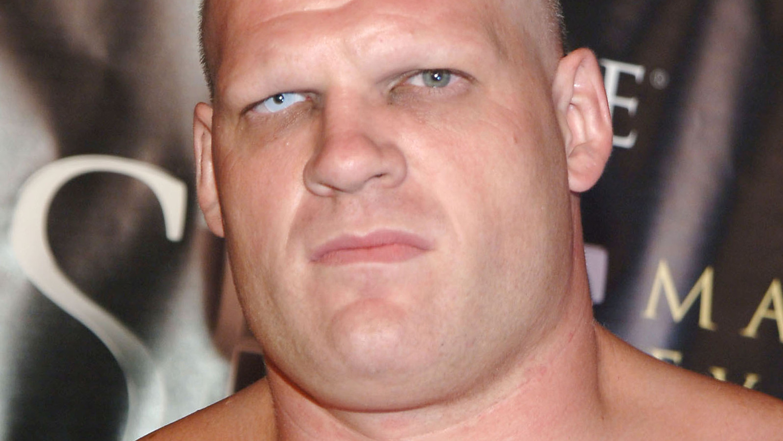 Kane estaba 'entusiasmado' por quitarse la máscara en la WWE, dice que el personaje estaba obsoleto