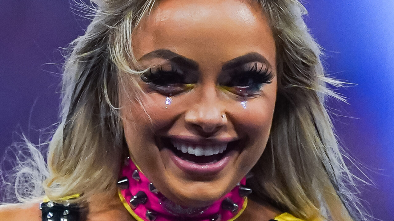 liv-morgan-se-encuentra-con-un-fan-que-llora-despu-s-de-su-derrota-en