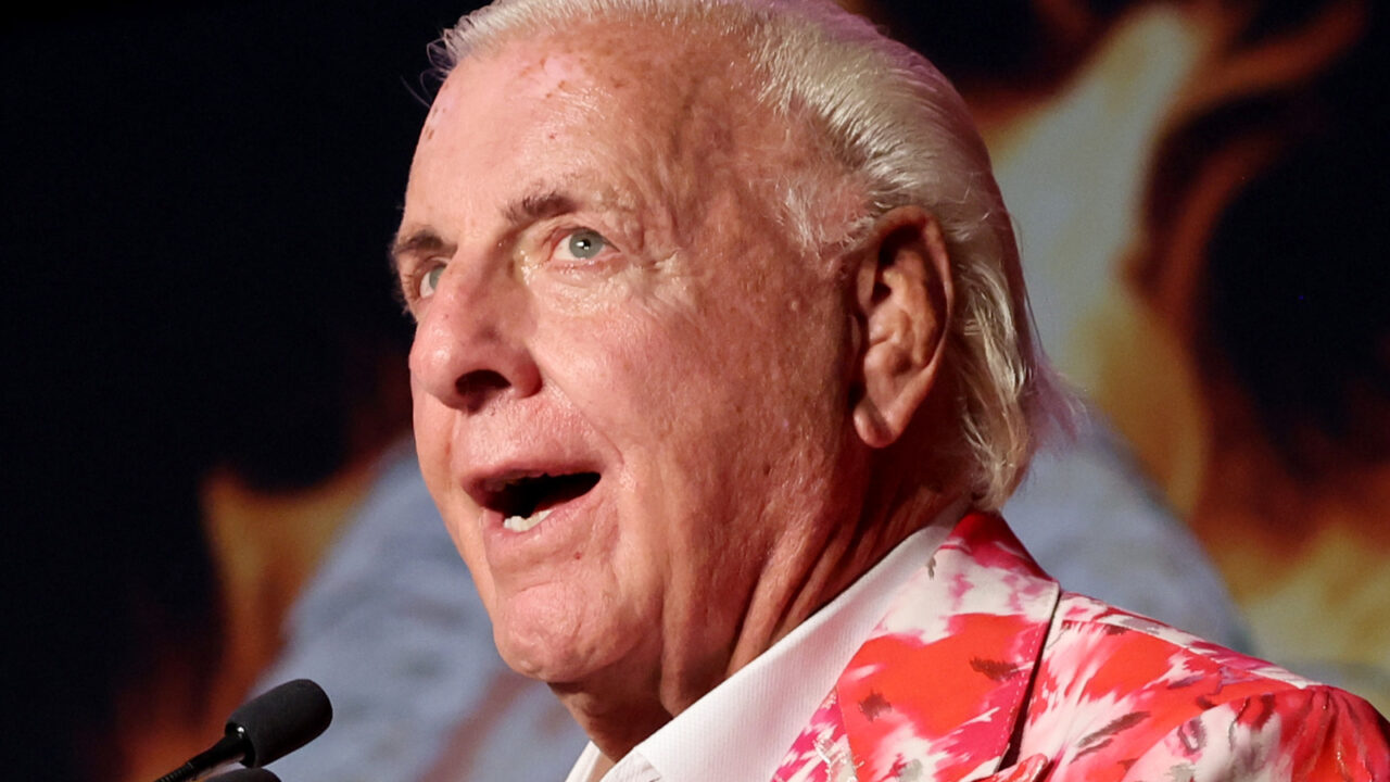 Ric Flair se encoge de hombros ante las críticas de que Charlotte siempre está en la imagen del título femenino de la WWE