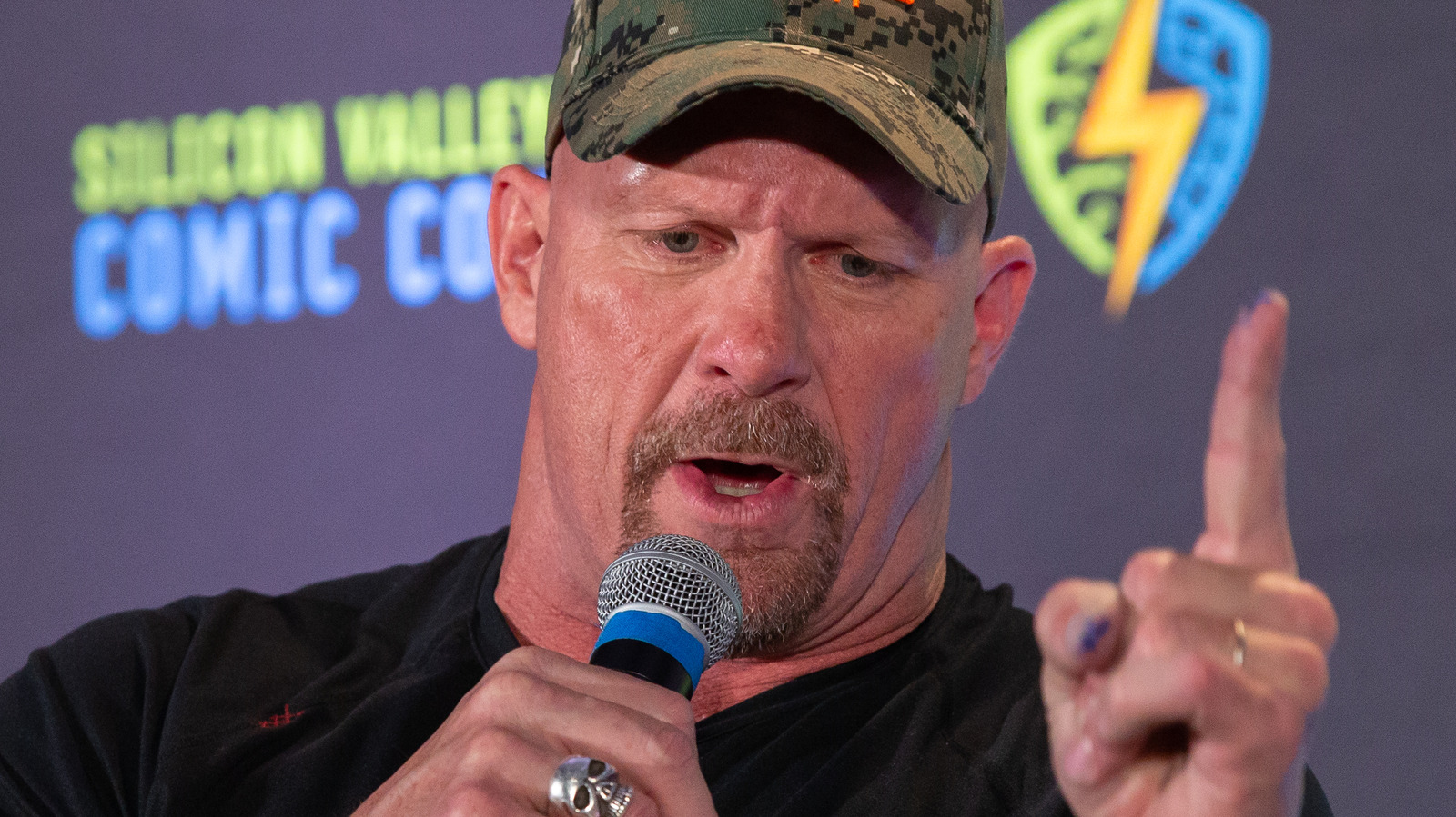 Según los informes, WWE sigue lanzando luchas de WrestleMania a 'Stone Cold' Steve Austin