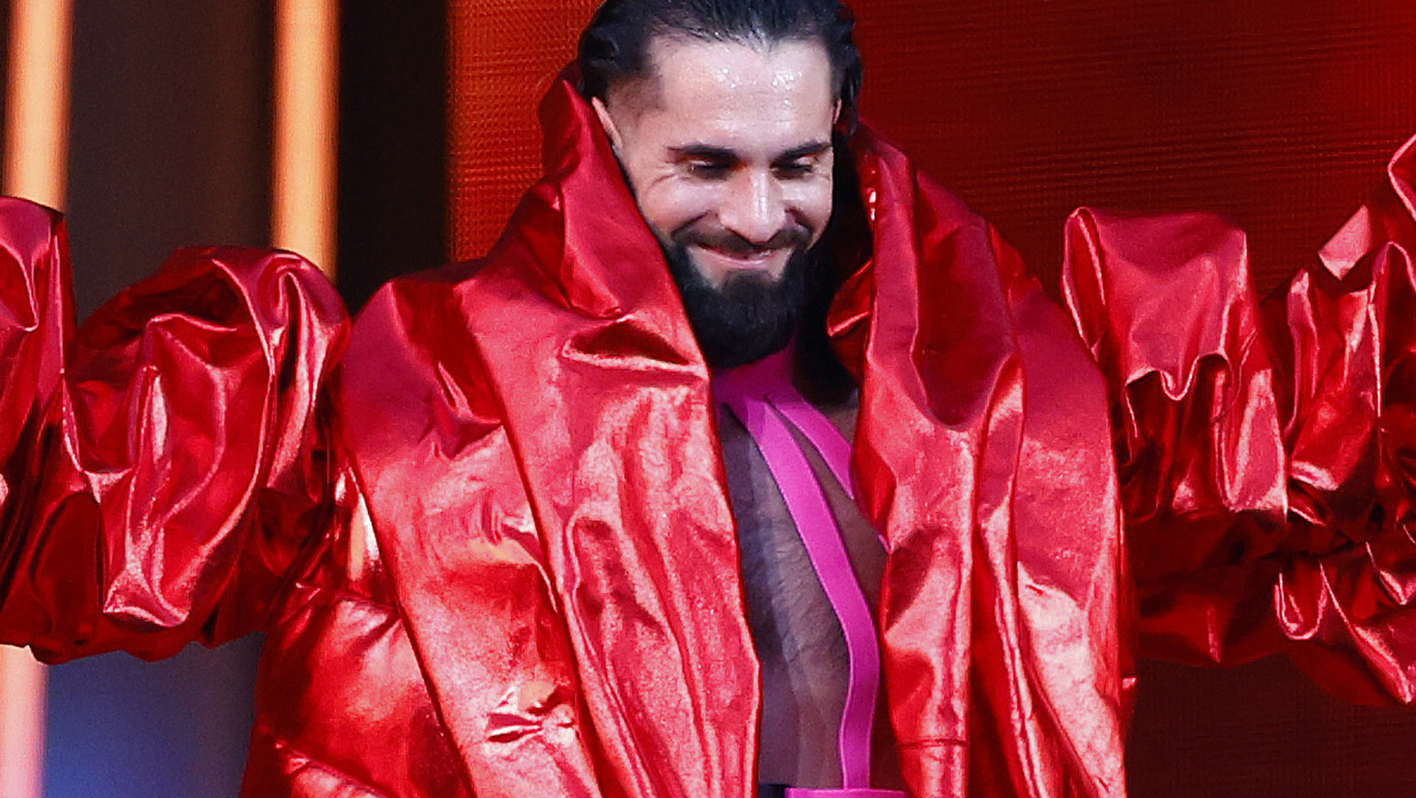 Becky Lynch dice que la entrada de Seth Rollins fue su "momento del fin de semana" en la WWE