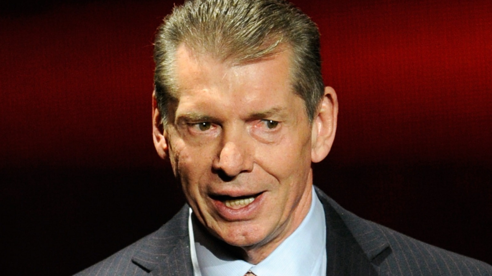 Bruce Prichard piensa que Vince McMahon fue terrible jugada a jugada pero contó bien las historias
