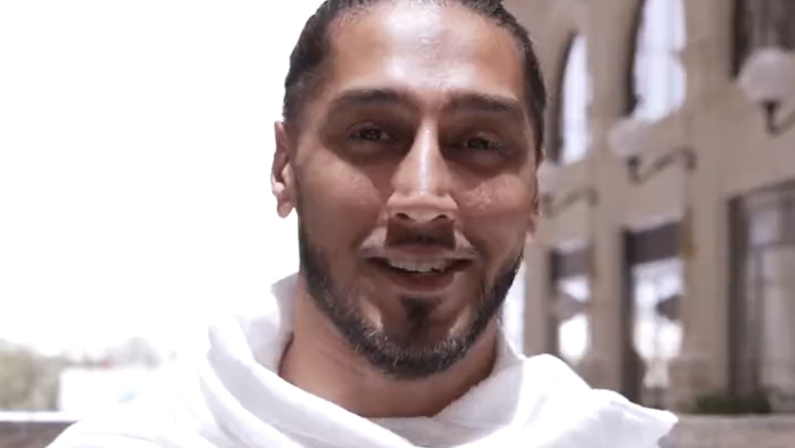 WWE comparte documental corto de Mustafa Ali visitando Arabia Saudita