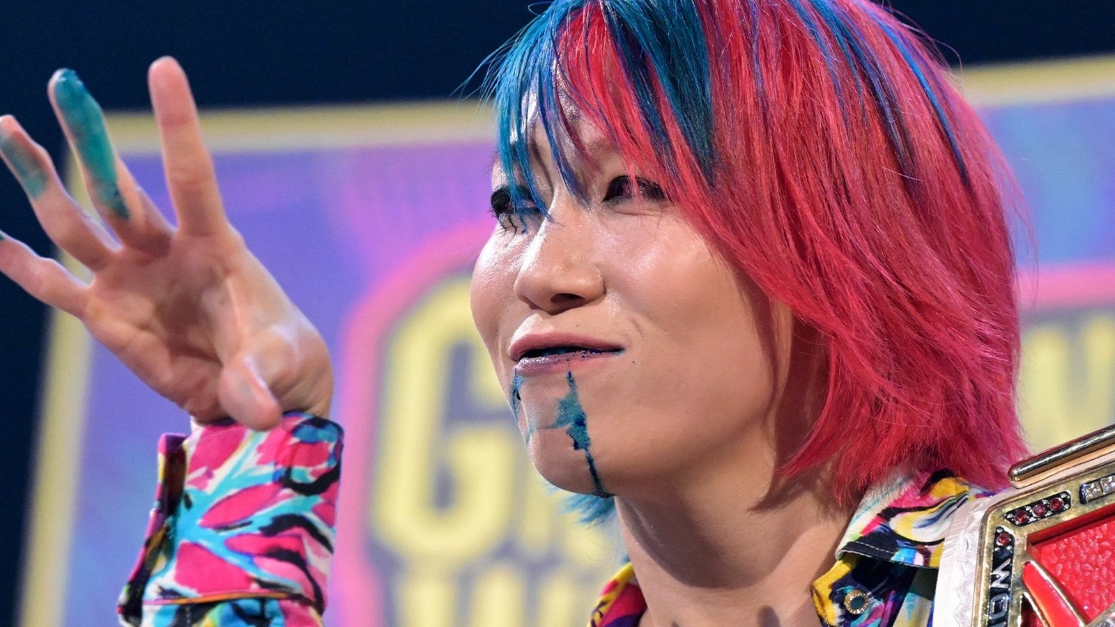 Asuka responde a las críticas sobre el nuevo diseño del cinturón de título femenino de la WWE