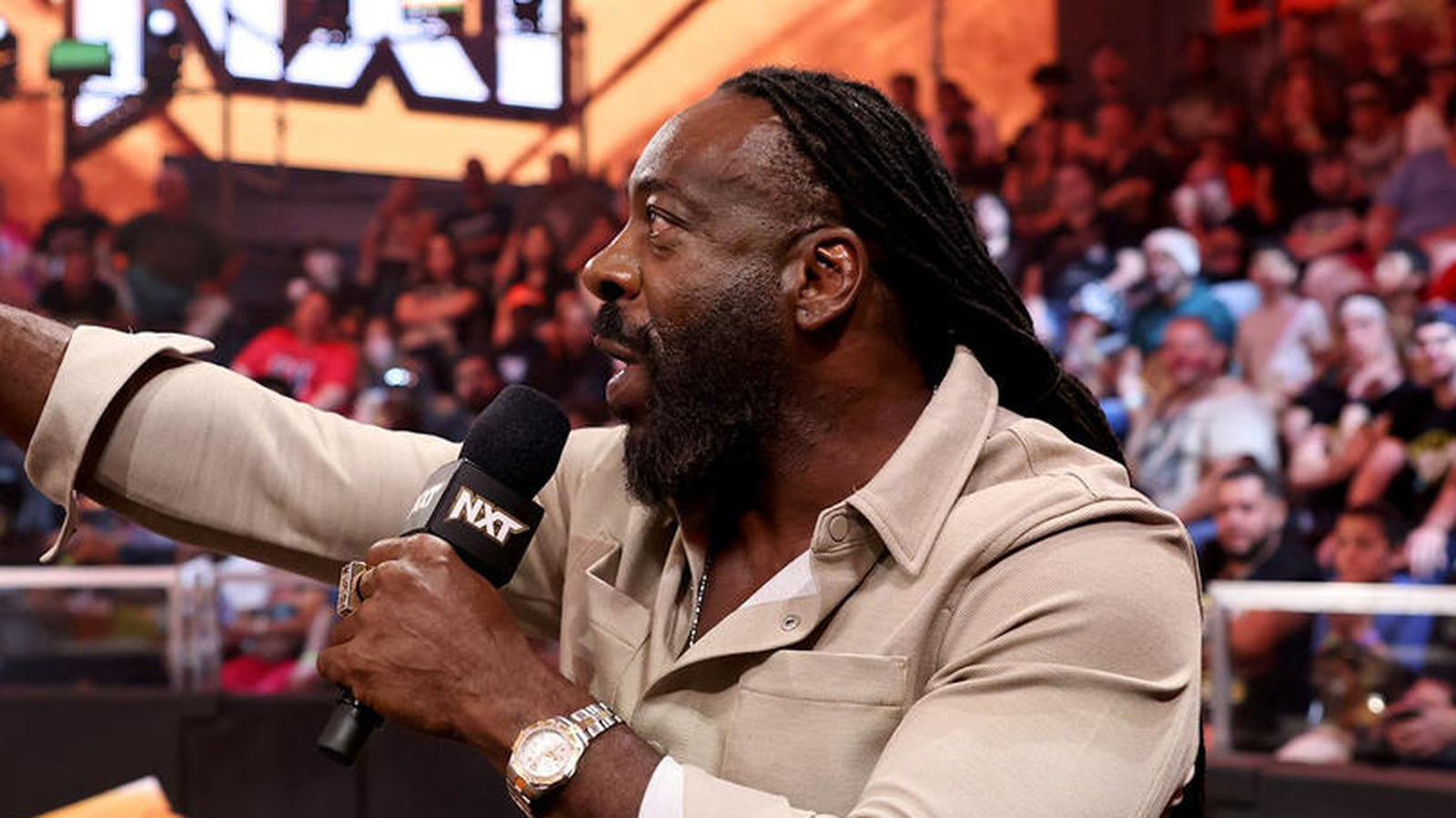 Booker T responde al impulso de los fanáticos para que él sea el gerente general de WWE NXT
