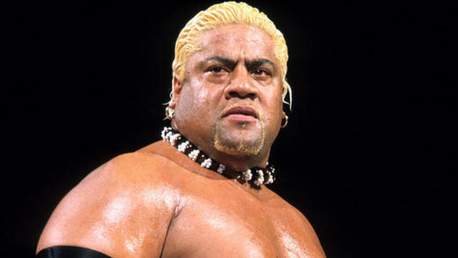 Booker T sobre trabajar con Rikishi en WWE y tomar The Stinkface