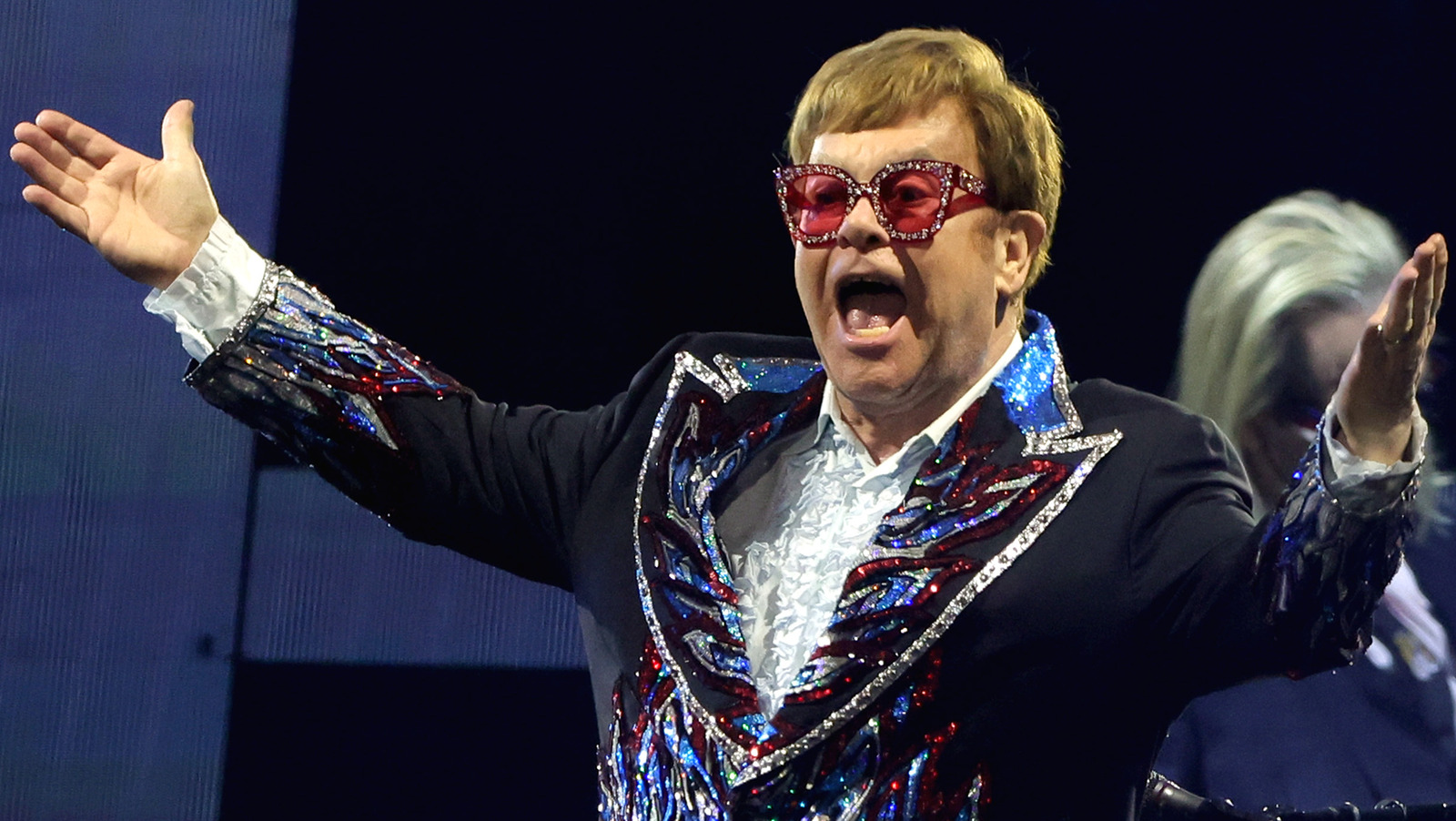 Lanzamiento de la introducción oficial de AEW Collision, que incluye el tema musical de Elton John