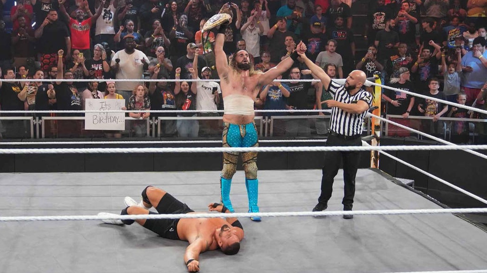 Lo que Seth Rollins le dijo a la multitud en vivo después de que WWE NXT salió del aire