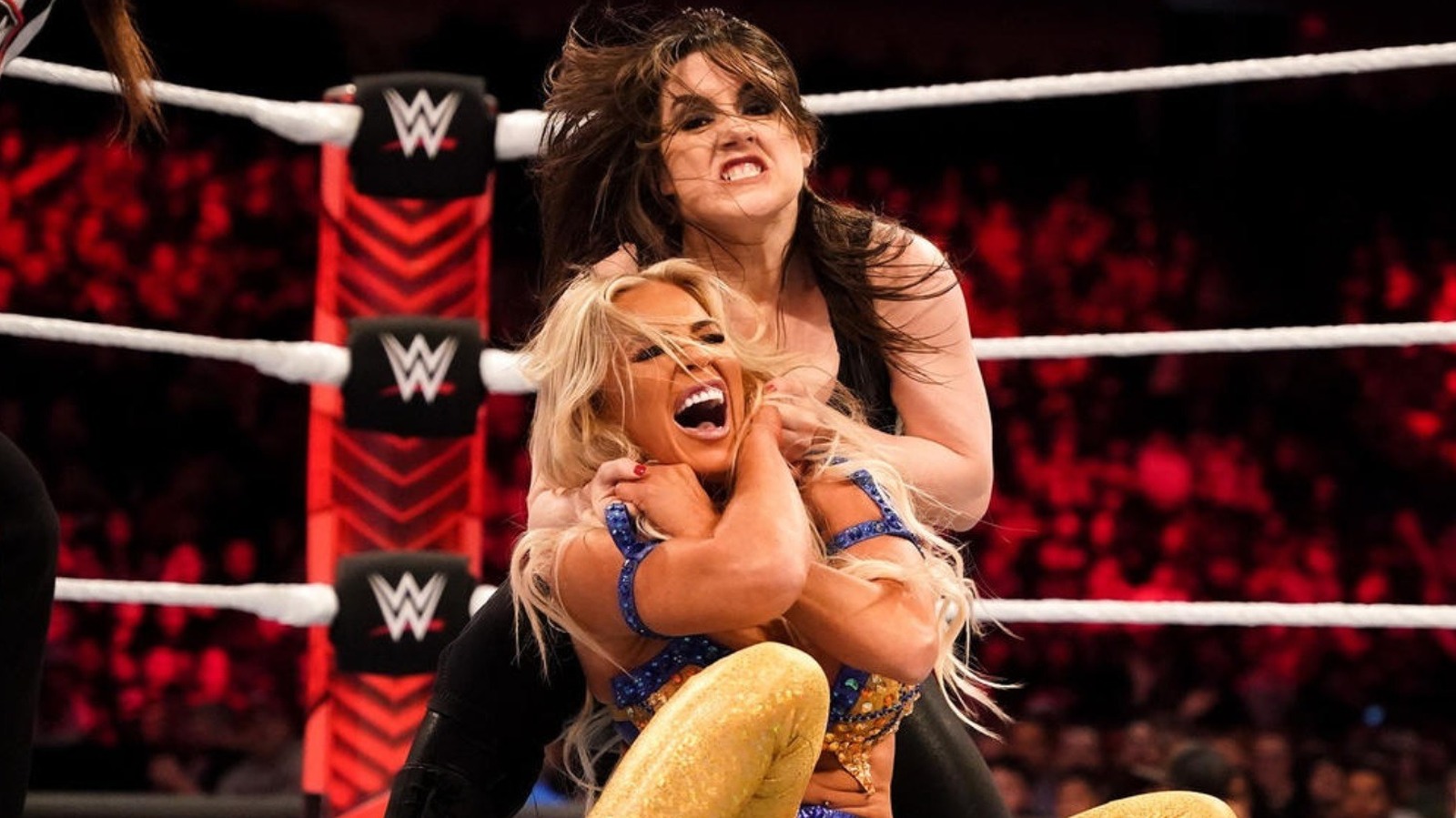 Nikki Cross apoya a Dana Brooke luego de la reacción violenta de los fanáticos de la WWE