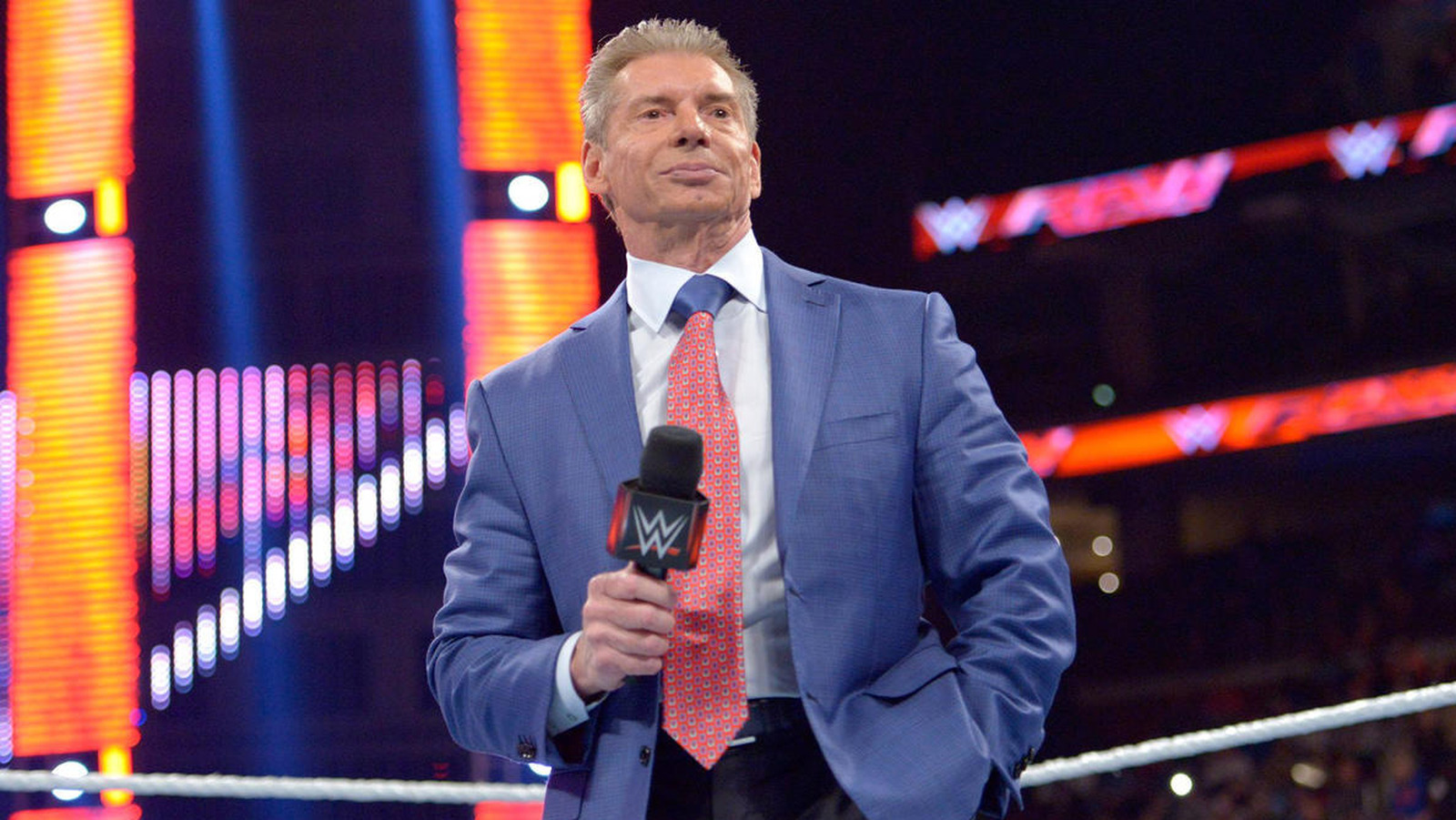 Ricochet dice que todos todavía miran a Vince McMahon con respecto a WWE Creative