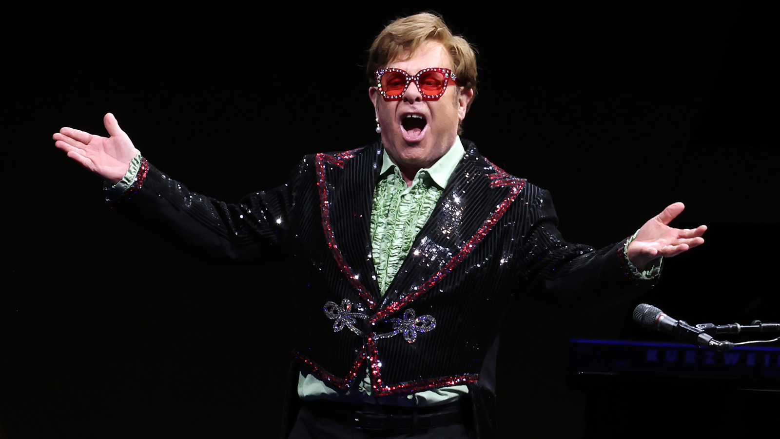 Tony Khan anuncia que Elton John Hit será el tema de apertura de AEW Collision