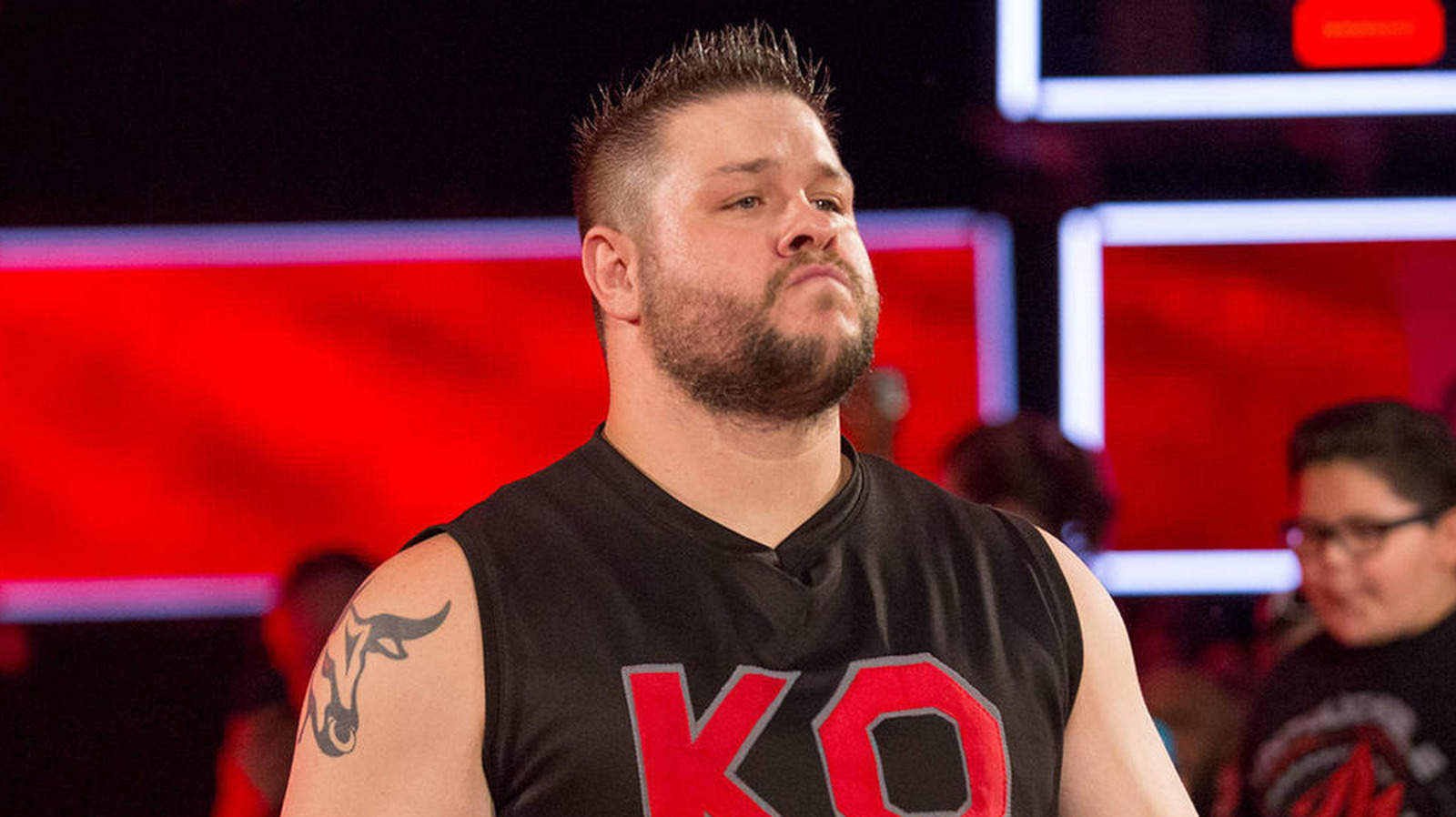 Actualización sobre la última lesión de Kevin Owens y planes para los títulos de parejas de la WWE