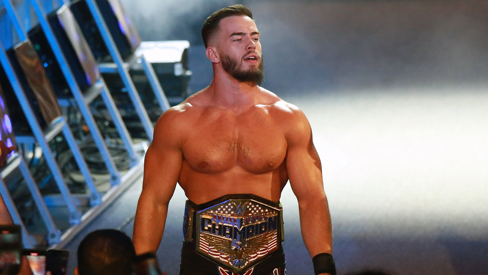 Austin Theory defiende con éxito el título de los Estados Unidos de la WWE vs.  Sheamus en SmackDown
