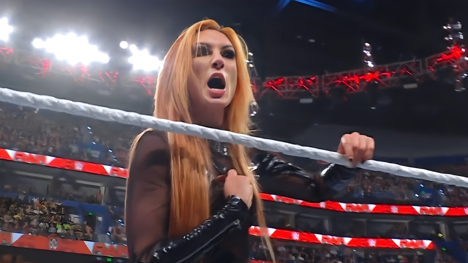 Becky Lynch derrota a Zoey Stark, gana la revancha de WWE SummerSlam con Trish Stratus en Raw