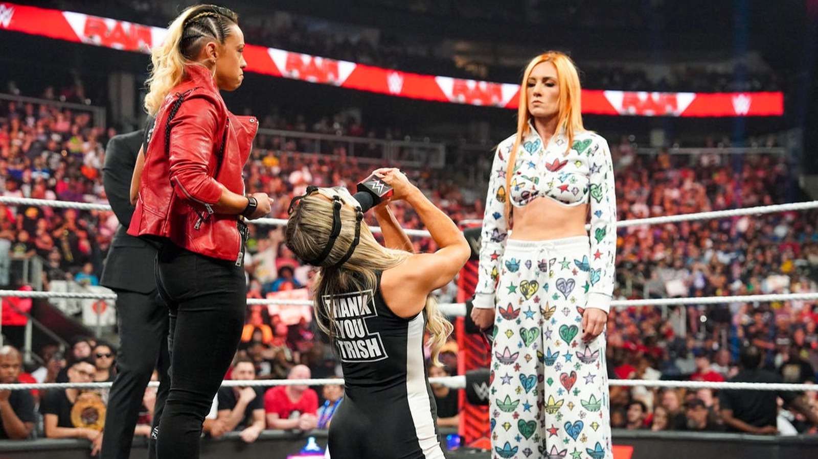 Becky Lynch se tatuará a Trish Stratus si pierde el combate en WWE Raw