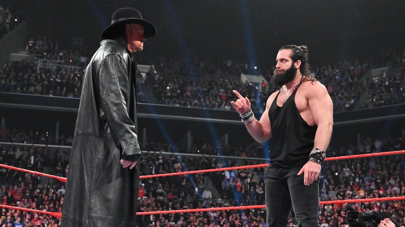 Elias entrena con The Undertaker en medio de la ausencia de WWE