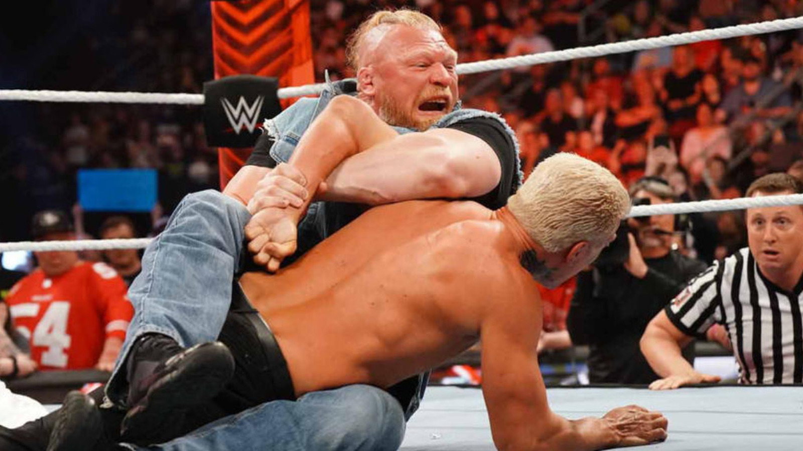 Los fanáticos están divididos sobre qué partido debería terminar la trilogía WWE de Cody Rhodes y Brock Lesnar