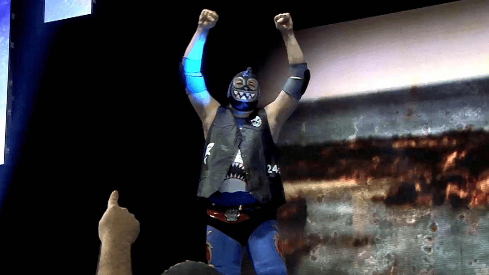 Según los informes, el ex TNA Star Shark Boy entre bastidores en AEW Dynamite para la Semana del Tiburón Tie-In