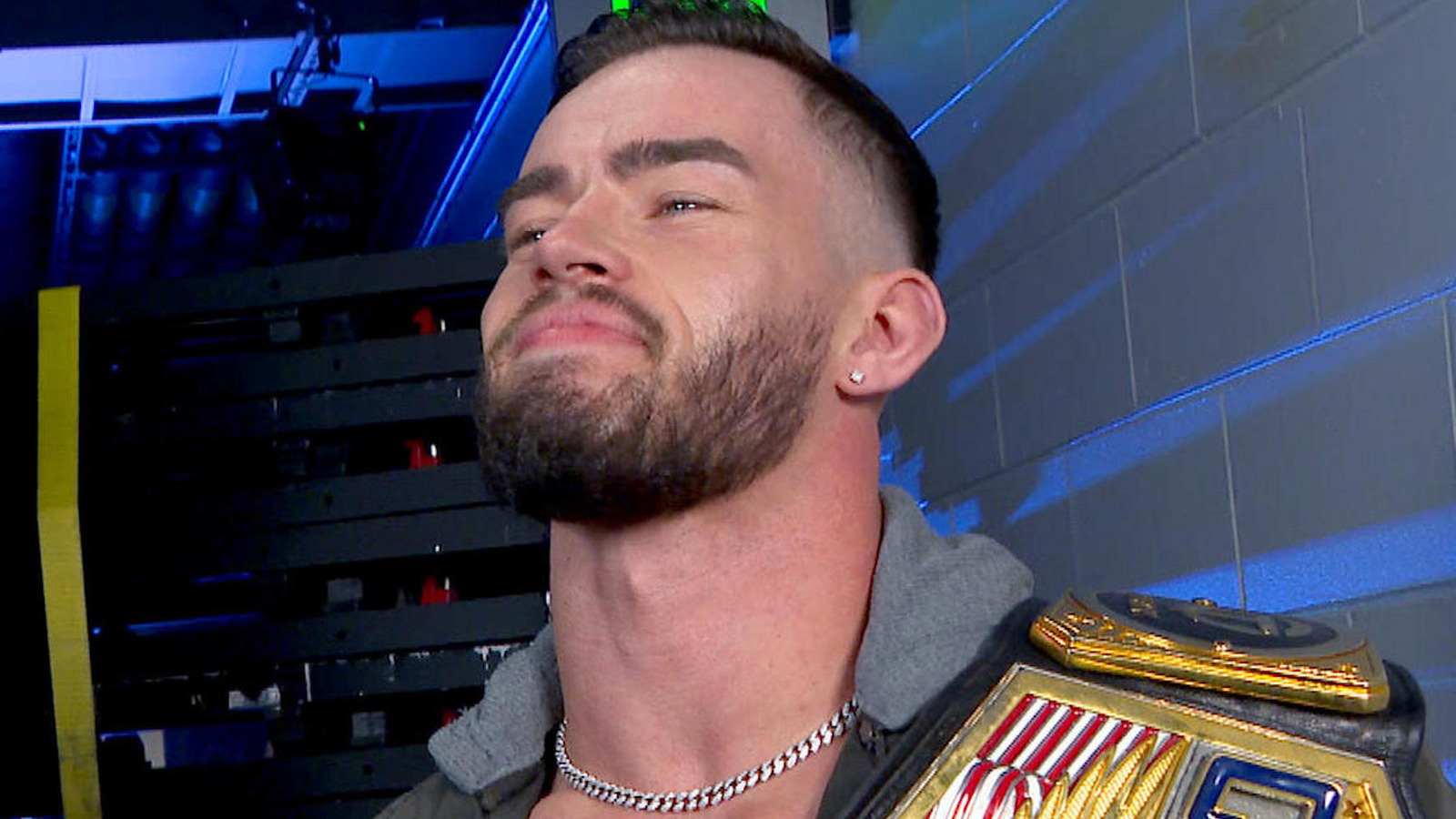Austin Theory derrota a LA Knight en WWE SmackDown, gana la oportunidad de recuperar el título de EE. UU.