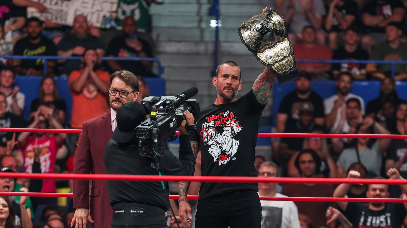 CM Punk derrota a Ricky Starks y retiene el 'Campeonato Mundial Real' en AEW Collision