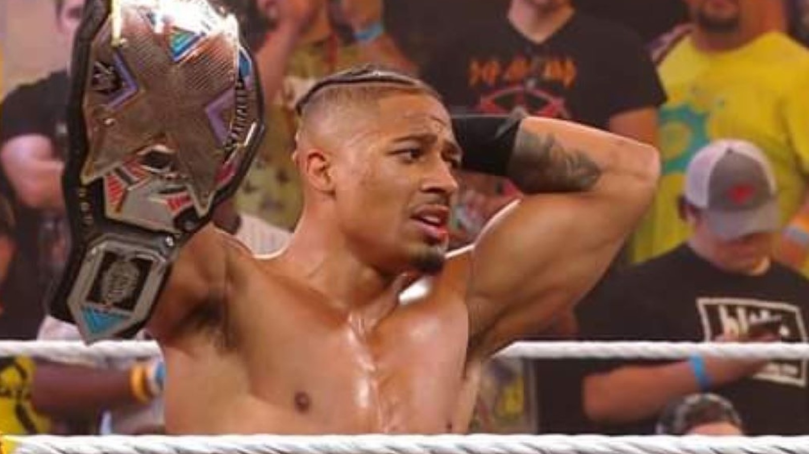 Carmelo Hayes derrota a Wes Lee y retiene el campeonato WWE NXT en el evento principal de Heatwave