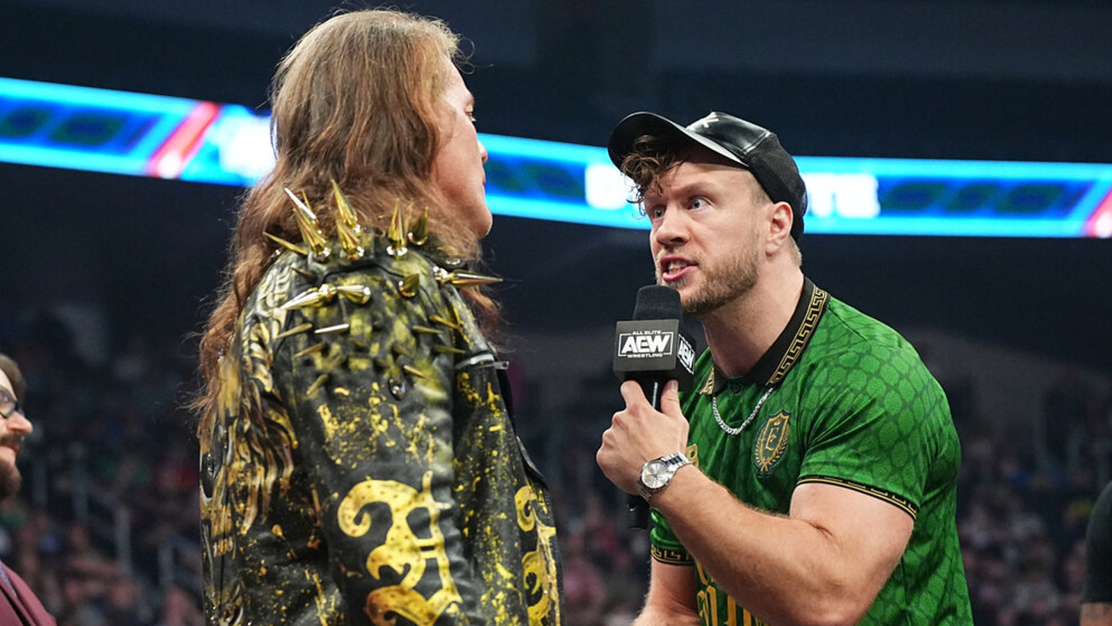 Chris Jericho de AEW ataca a Will Ospreay en un evento de RevPro
