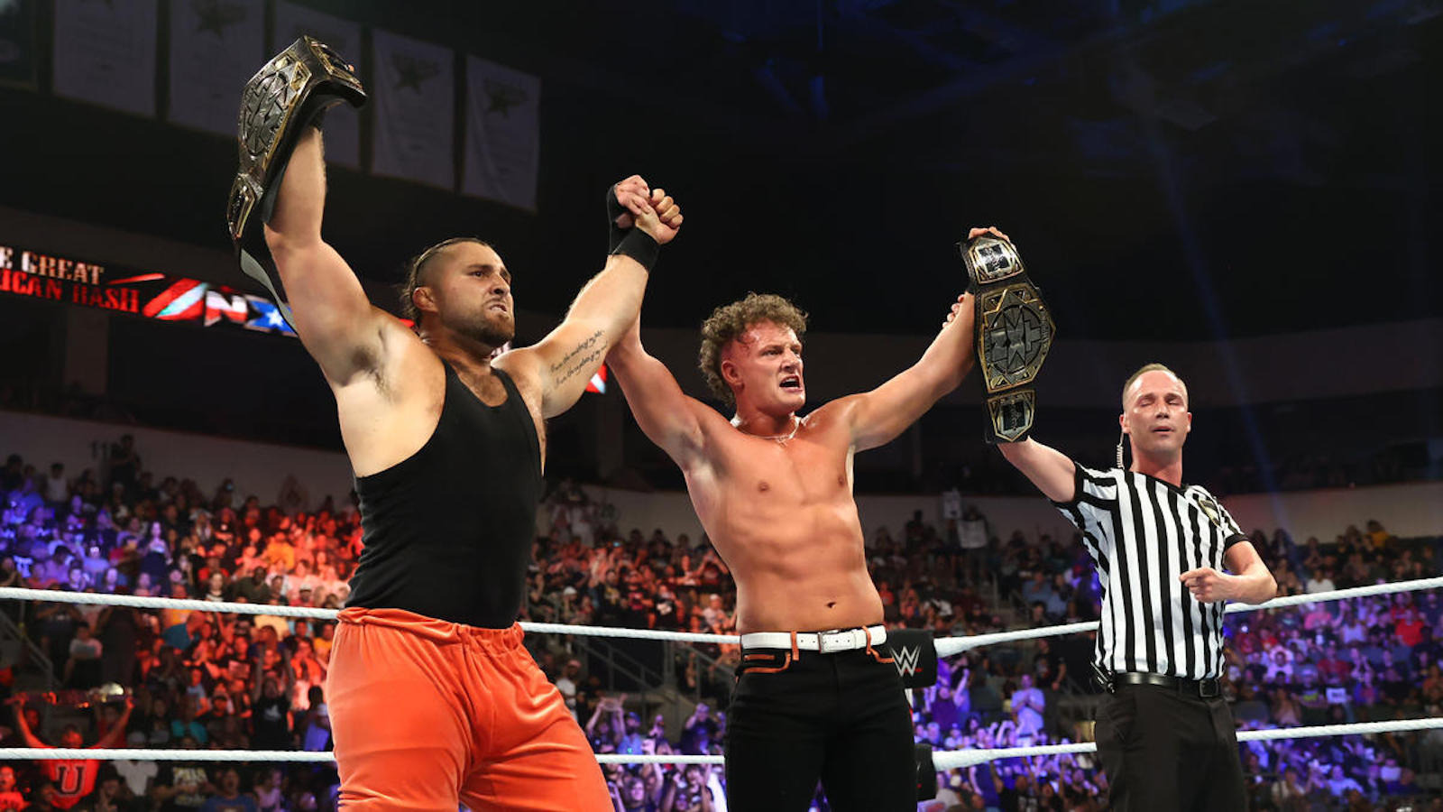 La familia D'Angelo retiene los títulos de parejas en WWE NXT con la ayuda de The Creed Brothers