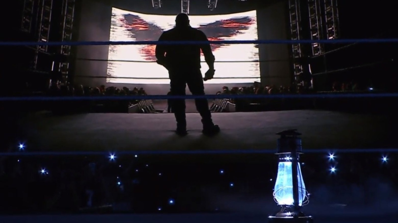 La icónica linterna de Bray Wyatt se oscurece en el ring para cerrar WWE SmackDown