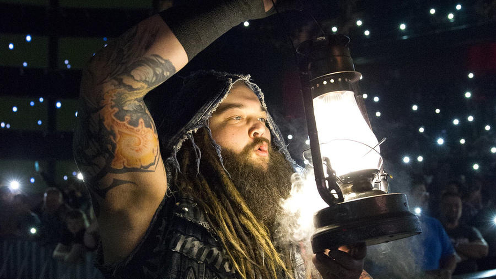 Los fanáticos cantan 'Gracias Bray' en uno de los últimos anuncios de SmackDown de la última estrella de la WWE