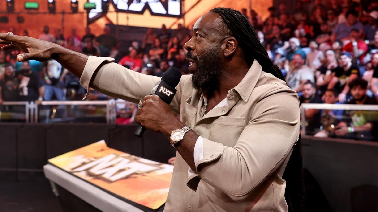 Por qué Booker T puede ser él mismo haciendo comentarios en WWE NXT