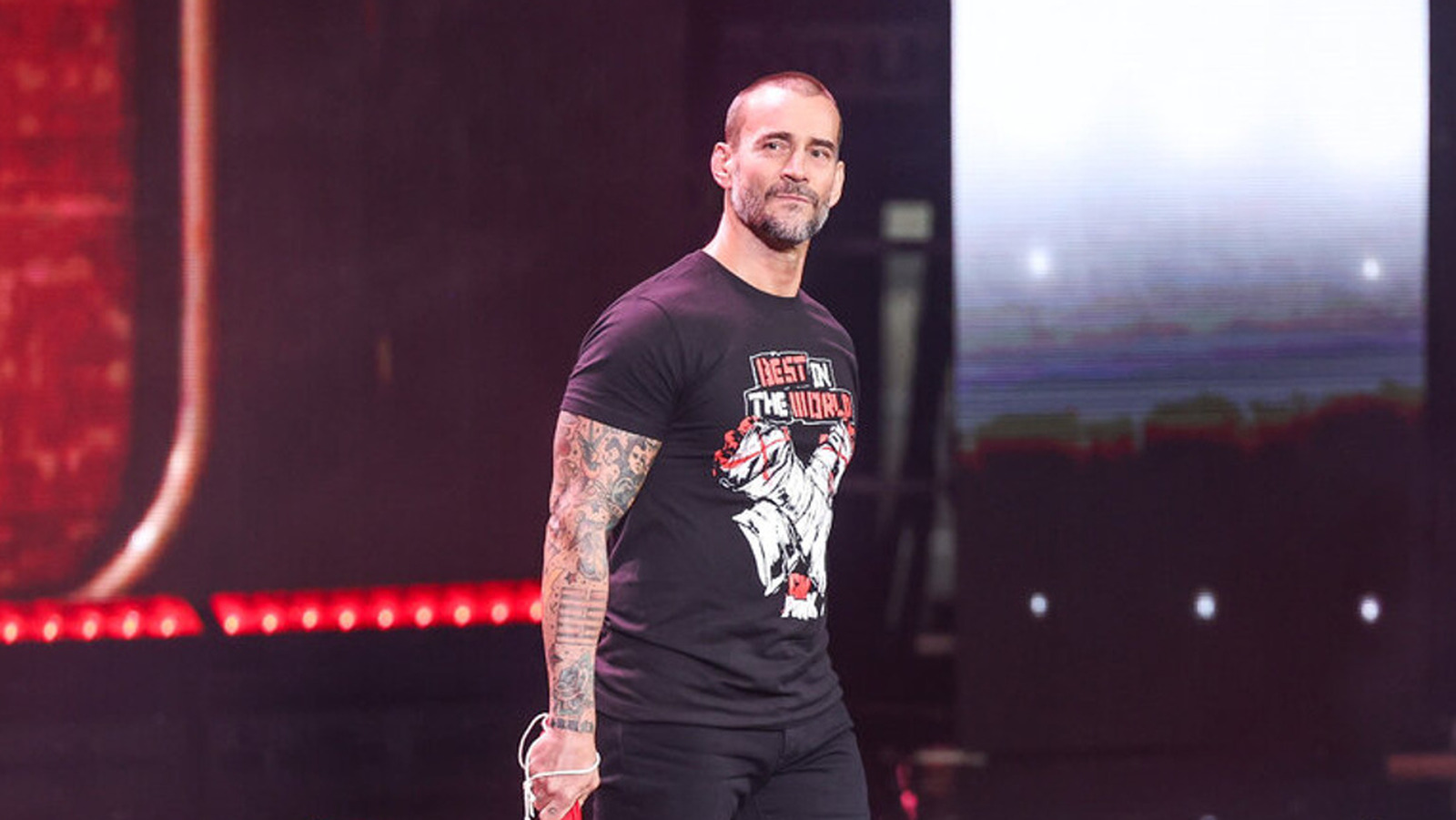 Según los informes, CM Punk posiblemente esté en el centro de un cambio de reserva reciente para un talento de AEW