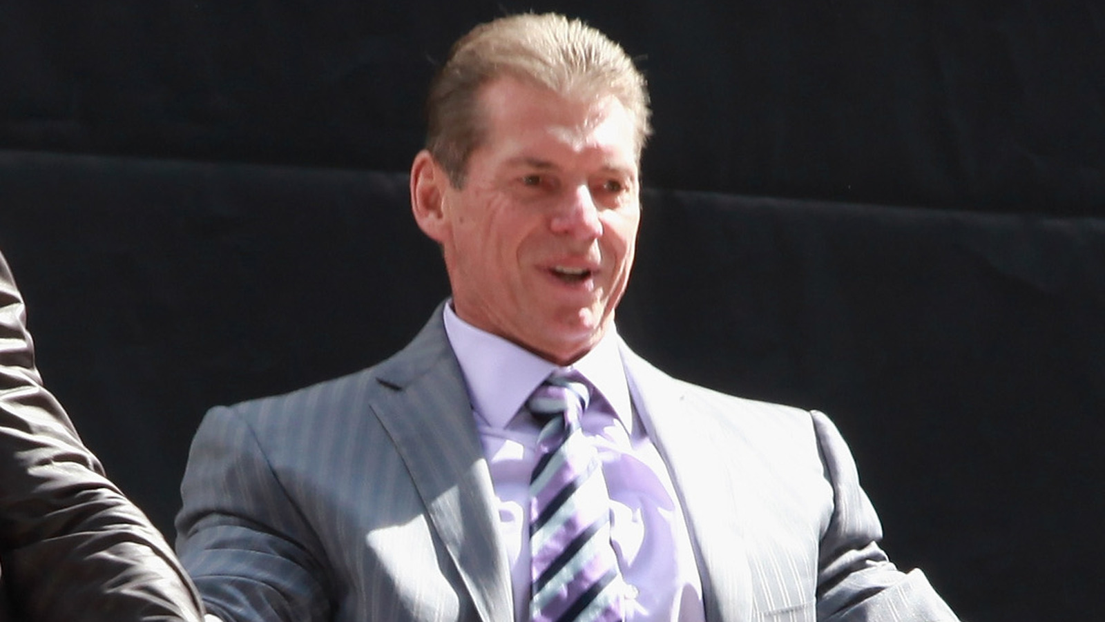 Según los informes, Vince McMahon y WWE enfrentan una demanda extraña de un enemigo familiar