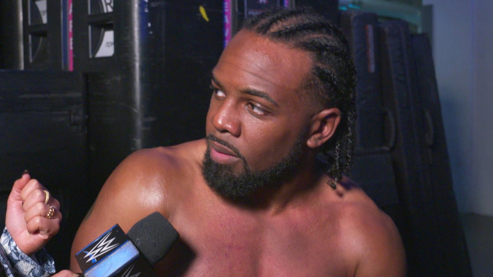 WWE proporciona actualización sobre la lesión de Xavier Woods, dice que es 'semana a semana'